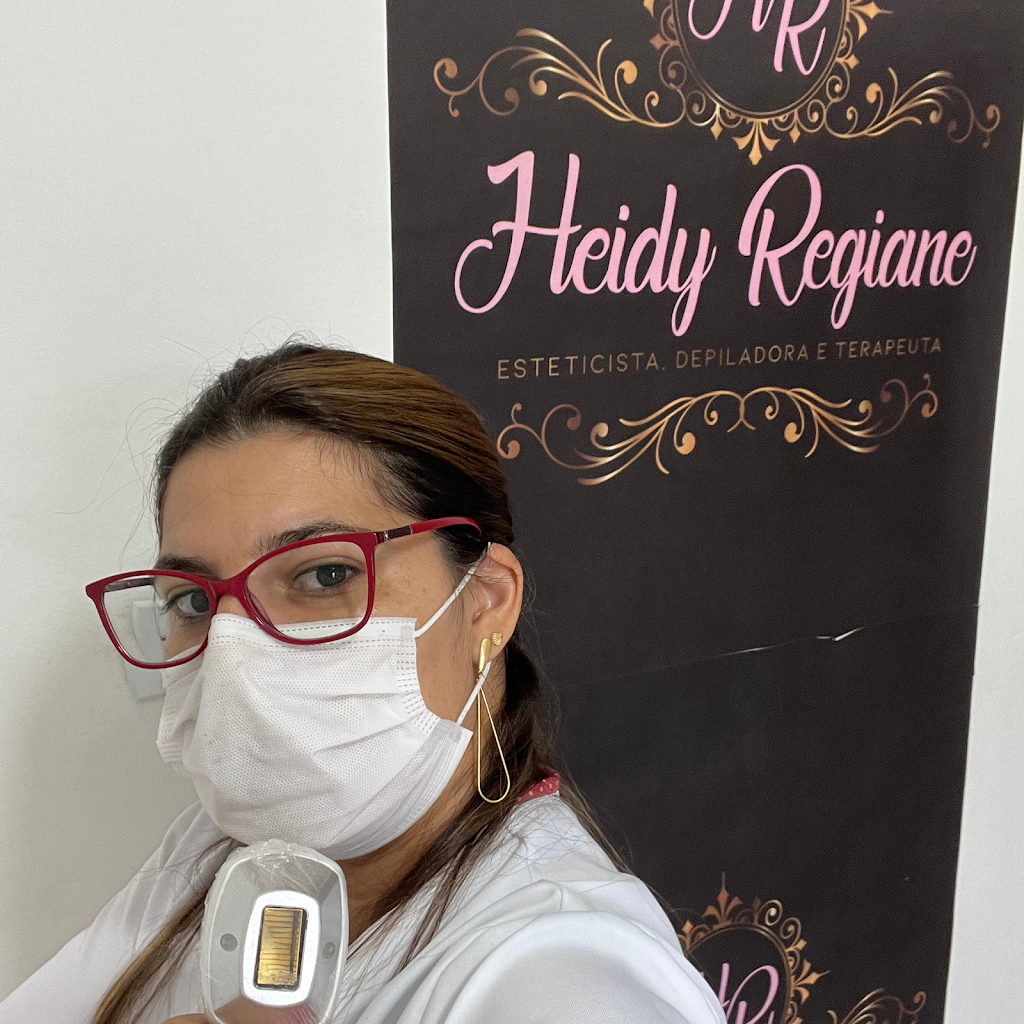 Heidy Regiane em seu espaço de atendimento